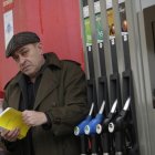 Víctor M. Díez con su nuevo libro 'A un amanecer, otro crepúsculo'.