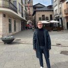 El concejal Carlos Cortina, frente a la Torre del Reloj.