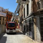 Bomberos de León en la calle Santa Cruz.