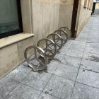 Los nuevos aparcabicicletas en Astorga.