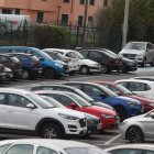 Aparcamiento de coches.