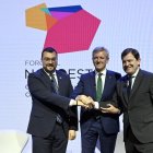 Adrián Barbón, Rueda y Alfonso Fernández Mañueco, ayer en Santiago.