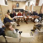 Foto de la reunión celebrada este jueves en el consistorio bañezano.