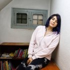 Milena, en la bohardilla de la casa hogar donde subre para meditar y dibujar.  Raúl Viñambres, en la cocina de la Casa Hogar San Vicente de Paúl.  Josefina Herrero, en las oficinas de la casa.  María del Carmen Pardo, voluntaria, en el rastrillo.
