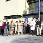 Una manifestación de repulsa por la agresión a un médico del centro de salud de Armunia.
