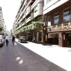 Alfonso V es una de las calles afectadas por las peatonalizaciones en la que se multará.