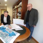 El exalcalde de Ponferrada, el arquitecto Samuel Folgueral flanqueado por sus dos hermanos ingenieros Ángel y Roberto.