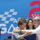 Feijóo con Ayuso y Almeida durante el acto organizado por el PP en Madrid.