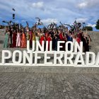 Foto de familia de la graduación.