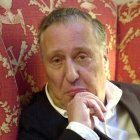 El escritor británico Frederick Forsyth, autor de 'El día del Chacal', a los 86 años.