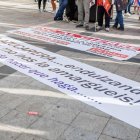 Pancartas contra el cierre de la Azucarera.