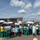 Concentración de médicos frente al Hospital de León.