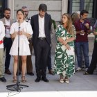 Los políticos de Sumar Lara Hernández y Enrique de Santiago y el portavoz de Sumar y ministro de Cultura Ernest Urtasun hacen declaraciones a los medios.
