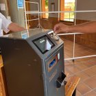 Cajón monedero instalado en las piscinas de San Andrés del Rabanedo.