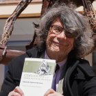El escritor y periodista Eduardo Aguirre, presenta su ensayo 'Cervantes y la ternura humorística'.