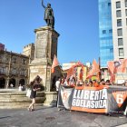 Manifestación de apoyo en Gijón a 'las seis de La Suiza'.