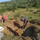 Los primeros indicios del enterramiento de las dos víctimas de Casares que buscan en Poladura.