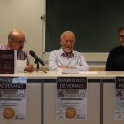 José Valín, en el centro, con Marcos Antonio Gómez Alonso, a la izquierda, y Siro Sanz, a la derecha.