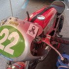 Jorge Cabanes, ganador en Clásicas en Xátiva, lució en su carenado el crespón negro en honor a Abel Ramos.