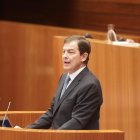 El presidente de la Junta, Alfonso Fernández Mañueco, durante el Pleno extraordinario de las Cortes.