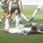 La Cultural reclamó penalti por este derribo en el área en la primera parte.