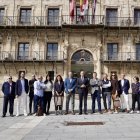 El alcalde de León, José Antonio Diez, realiza una visita a la plaza Mayor de León con motivo de las obras que se acometen en ella