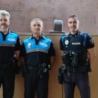 Los policías que recibirán la medalla.