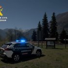 Vehículo de la Guardia Civil en el que fueron trasladados los senderistas extraviados.