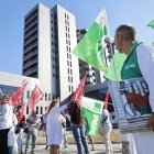 La manifestación se celebró a los pies del Hospital leonés.