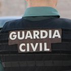 Archivo - Un agente de la Guardia Civil, de espalda.