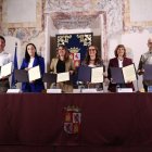 La consejera de Educación, Rocío Lucas, firma con las organizaciones sindicales el acuerdo de mejora de las condiciones laborales del personal docente de centros públicos no universitarios de la Comunidad.