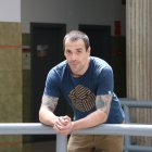 Jorge Arias, profesor del King's College de Londres, posa en la Universidad de León.