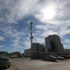 Entrada a la planta de biomasa de Forestalia en el Bayo (Cubillos del Sil), ayer miércoles con la puerta abierta.