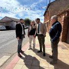 Un momento de la visita de los concejales y con el diputado Javier santiago Vélez.