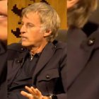 Jesús Calleja, en pleno discurso durante los premios MojoInnova2025, donde fue galardonado por su labor comunicativa y su defensa del cambio vital como motor de crecimiento