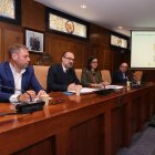 Presentación de Ponferrada Inspira en el Salón de Plenos del Ayuntamiento con Alonso, Morala y Coca.