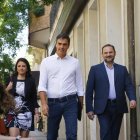 Adriana Lastra, Pedro Sánchez y José Luis Ábalos en el año 2017.