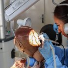 La práctica de la cirugía de base craneal se realiza con cabezas de humanos fallecidos.