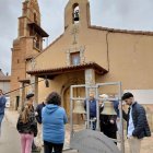 En Villavante con el campanario móvil de la escuela.