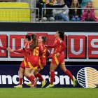 La española Alexia Putellas celebra el único gol del partido durante el partido de vuelta de la Liga de Naciones entre Suecia y España en Gotemburgo, Suecia. EFE/EPA/Bjorn Larsson Rosvall.