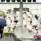 Los cementerios leoneses como el de Puente Castro recuperan estos días el protagonismo con la celebración de Todos los Santos.