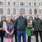 Vázquez, rodeado de representantes de Vox León.