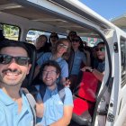 El equipo de Voluntarios llega este sábado a Mozambique.  Uno de los primeros pacientes de hace 8 años.  Jorge Sánchez Cañizal, Isabel Sendino y Sonia de la Fuente.