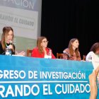 En los extremos, las secretarias provincial y autonómica de Satse y la presidenta.