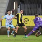 La SD Ponferradina consiguió un meritorio empate sin goles ante el Barakado en Lasesarre.