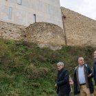 Mañueco visita la muralla romana de Astorga en trabajos de recuperación.