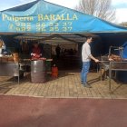 Una de las pulperías y los ajos como producto estrella en esta jornada de la feria.