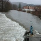 El río Bernesga en una crecida a su paso por la comarca de Gordón.