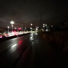 Aceras sin luz en Navatejera, León.