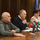 Los concejales de UPL Isidro Ferrero, Eduardo López Sendino y María Teresa Fernández, este jueves durante la rueda de prensa.